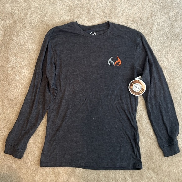 Realtree Other - Real tree long sleeve shirt men’s size medium with flag on back